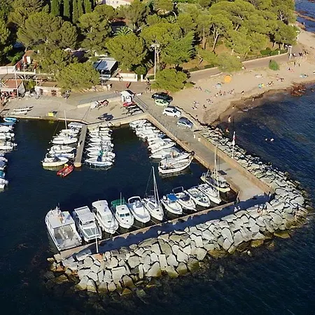 Lumineux, Parking, Proches Des Criques * Saint-Raphael (Var)